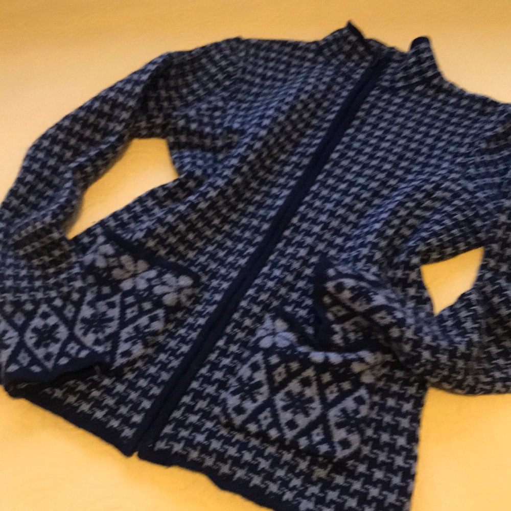 100% Wool zipped up tailored cardigan byDavid Brooks
